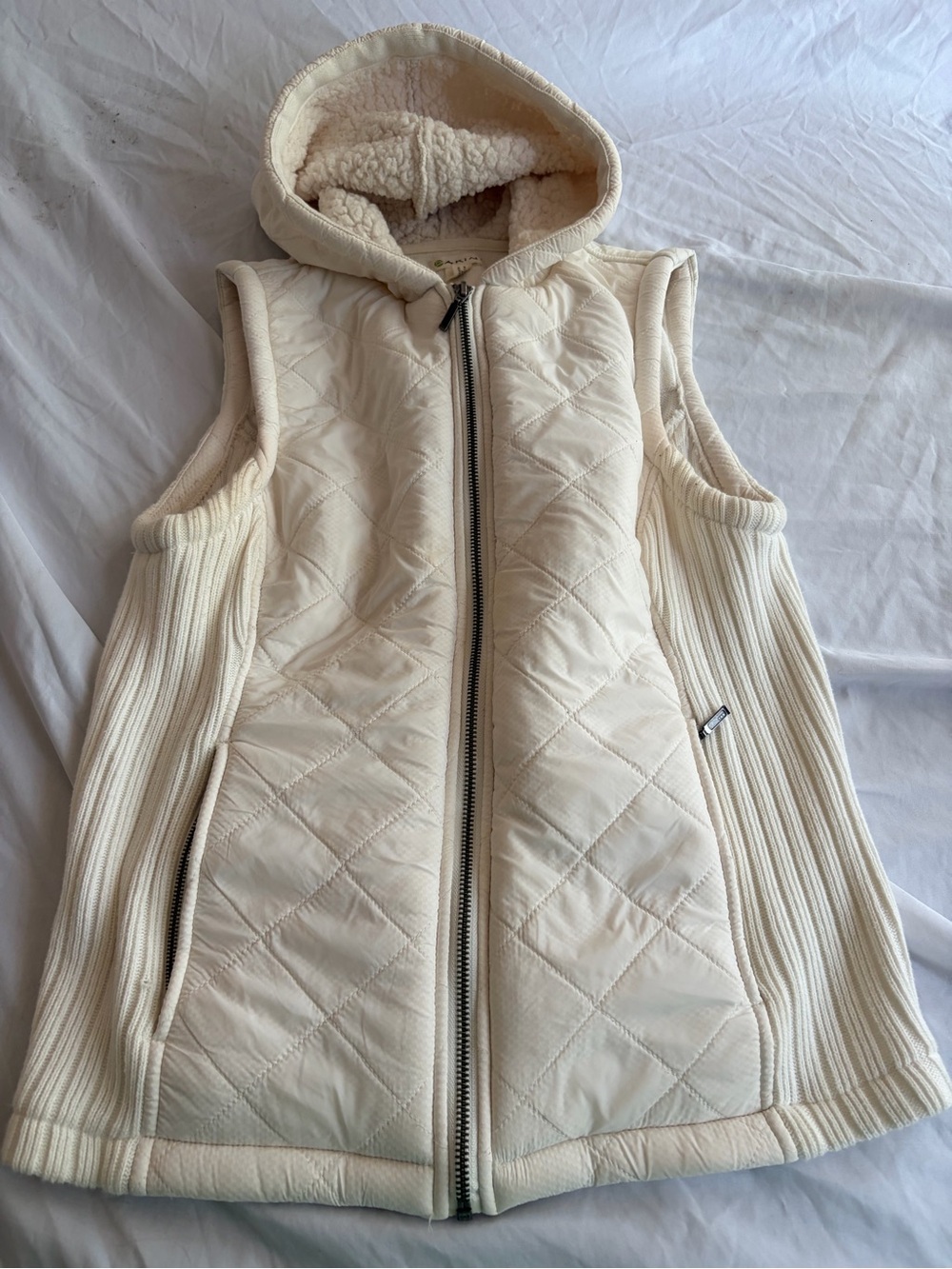 Dakini Quilted Hooded Vest in Cream